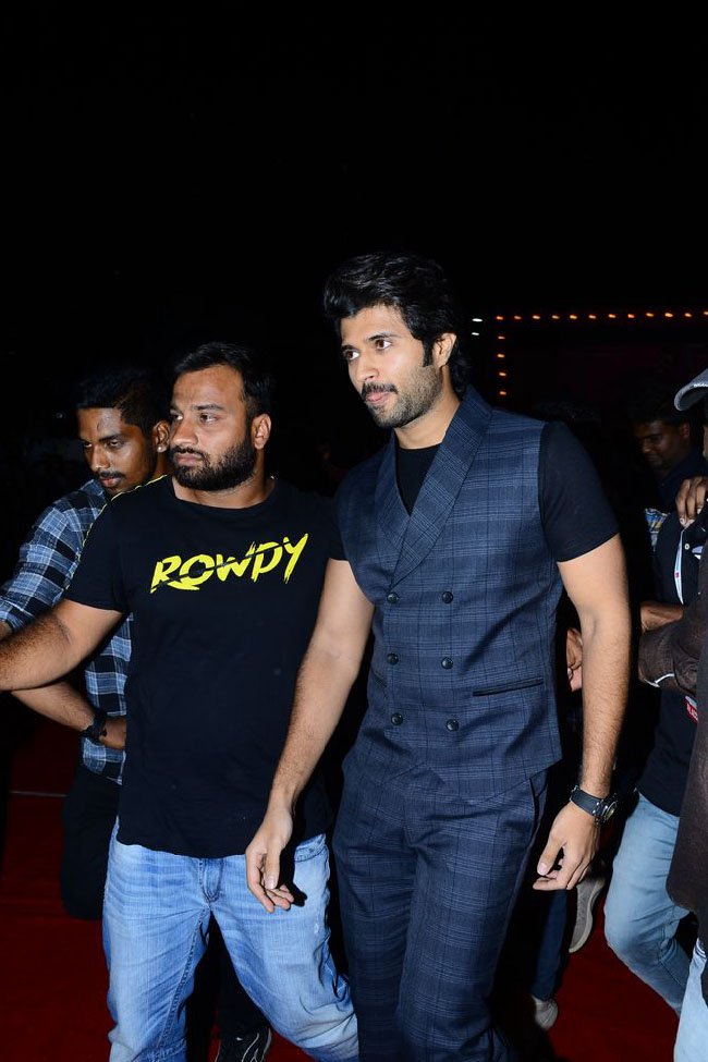 Maharshi-Movie-Pre-Release-Event